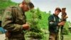 Dok se u Srbiji slave "heroji sa Košara", Albanci proslavljaju "pad Košara" kao najveću vojnu "pobedu" (Foto: Vojnici OVK na Košarama, maj 1999.)