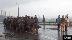 Вихід у полон українських військових з «Азовсталі»