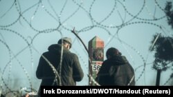 Migranti na bjeloruskoj strani granice sa poljskom kod Kuznica, 9. novembar 2021.