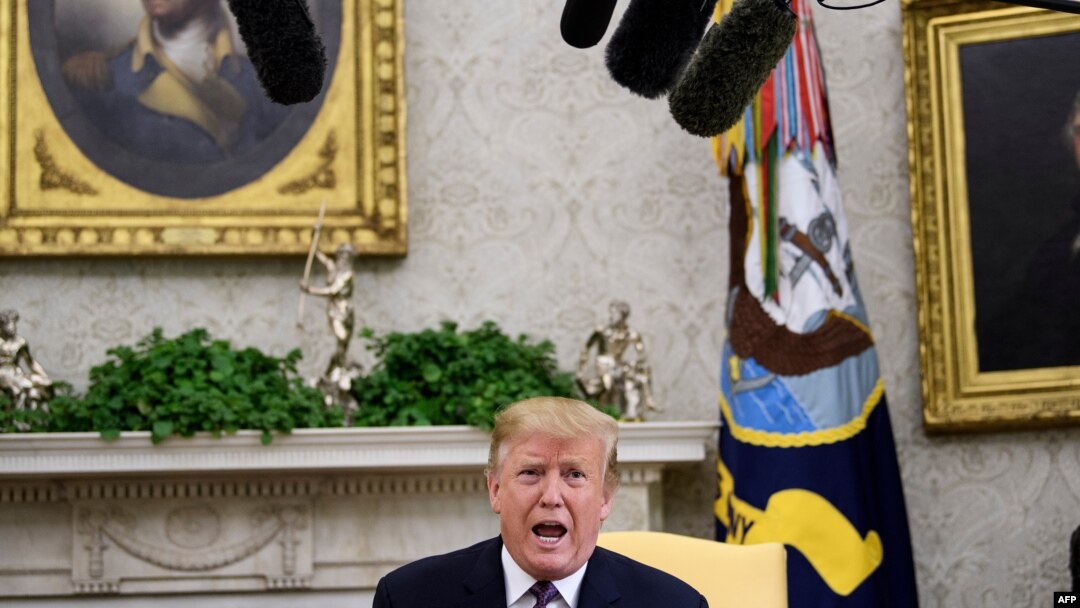 Donald Trump vorbind la conferința de presă de dinaintea întâlnirii cu Viktor Orban, în Biroul Oval, 13 mai 2019