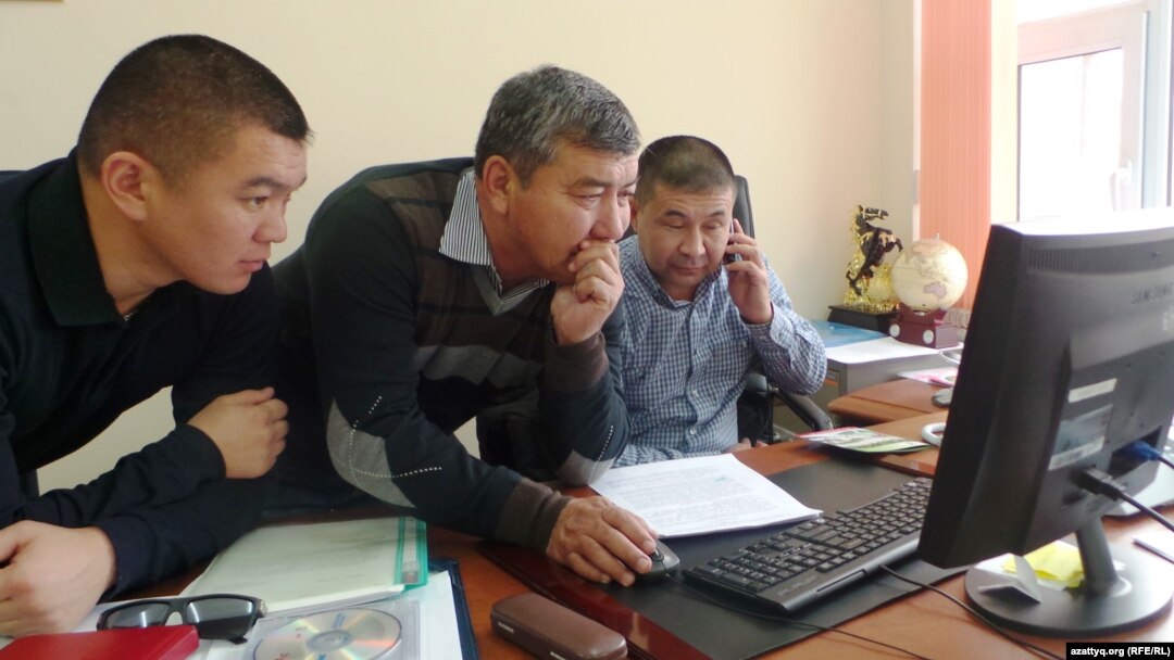 Представители профсоюзов предприятий, подведомственных компании "Озенмунайгаз". Жанаозен, 6 декабря 2013 года.