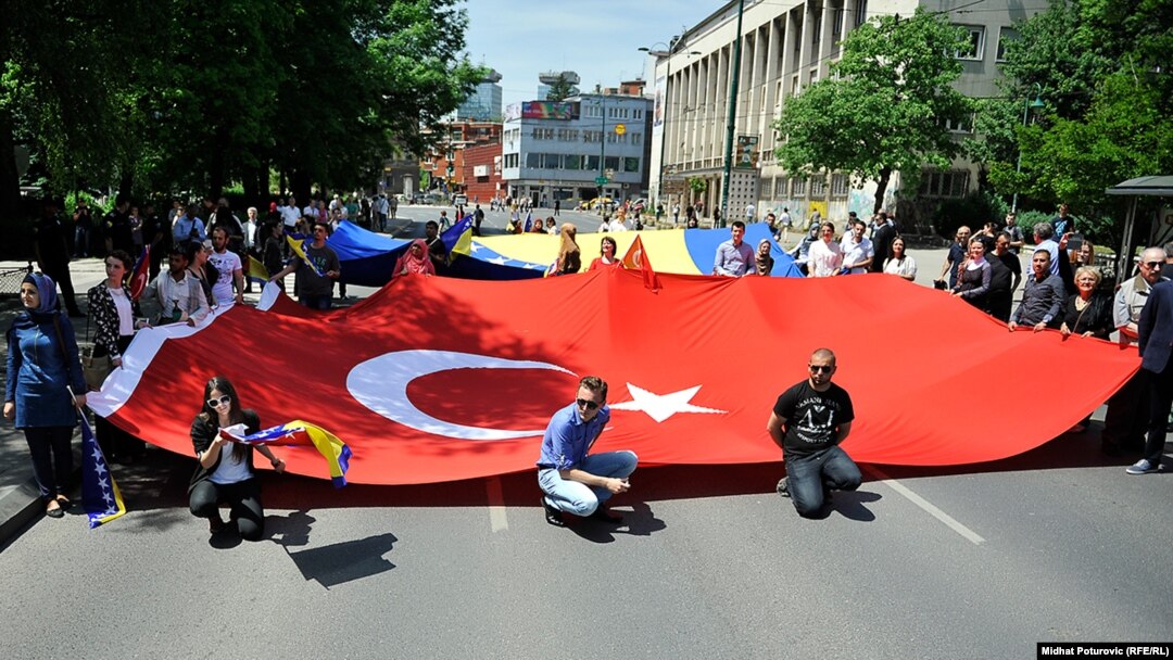Prizor sa nedavnog dočeka turskog predsjednika Redžepa Tajipa Erdogana Bosni i Hercegovini, Sarajevo, 20. maj 2015.