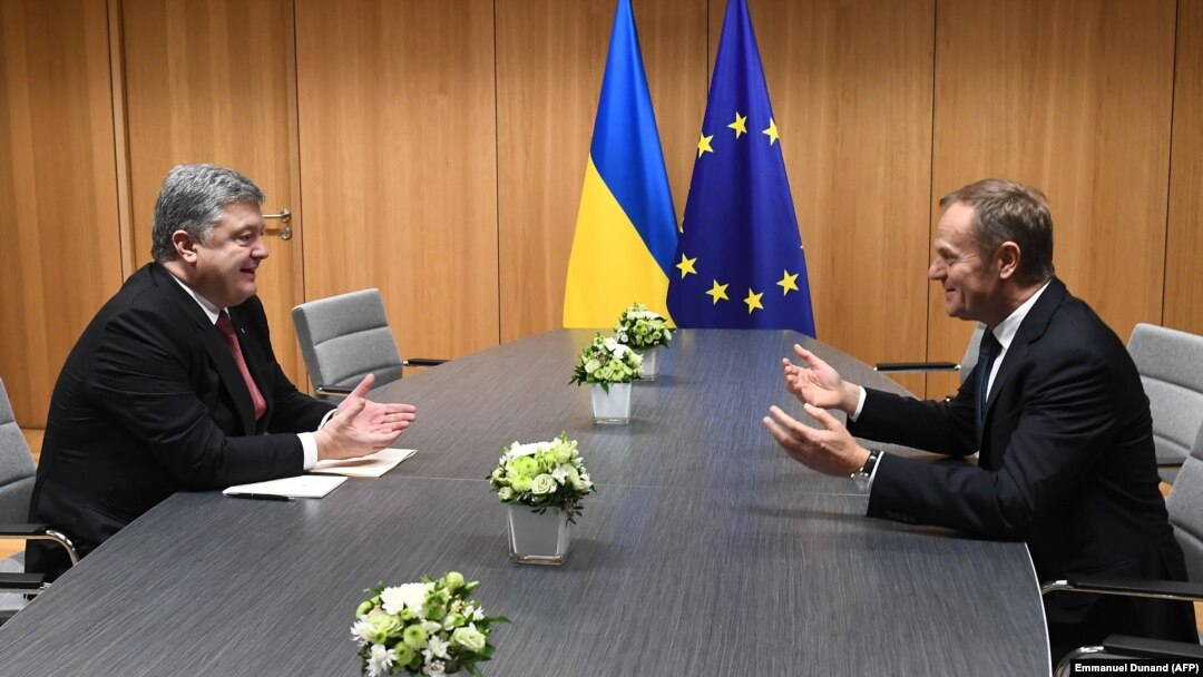 Петро Порошенко і Дональд Туск під час однієї з попередніх зустрічей, листопад 2017 року