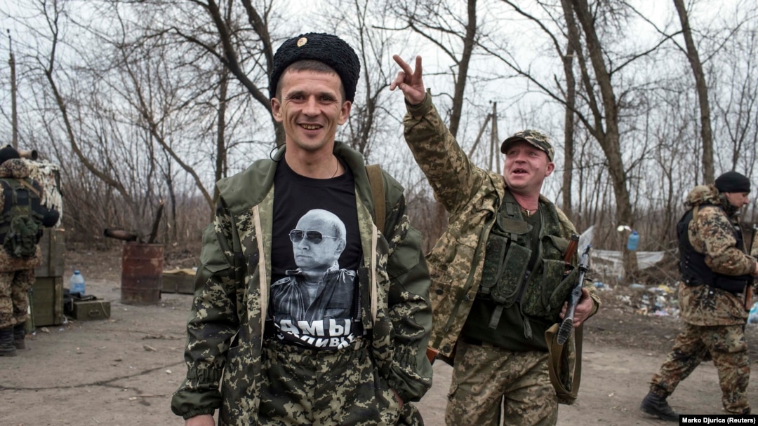 Поддерживаемые Россией боевики на блокпосту в с. Чернухино, 12 марта 2015 года