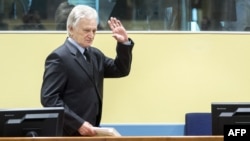 Perišić po izlasku iz sudnice 28. februara