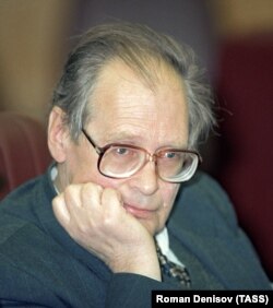 Сергій Ковальов народився в Україні в Сумській області. Його мати – українка. Він публічно говорив, що наполовину українець, цікавився подіями в Україні. У в'язниці сидів разом з українцями, із багатьма з них товаришував