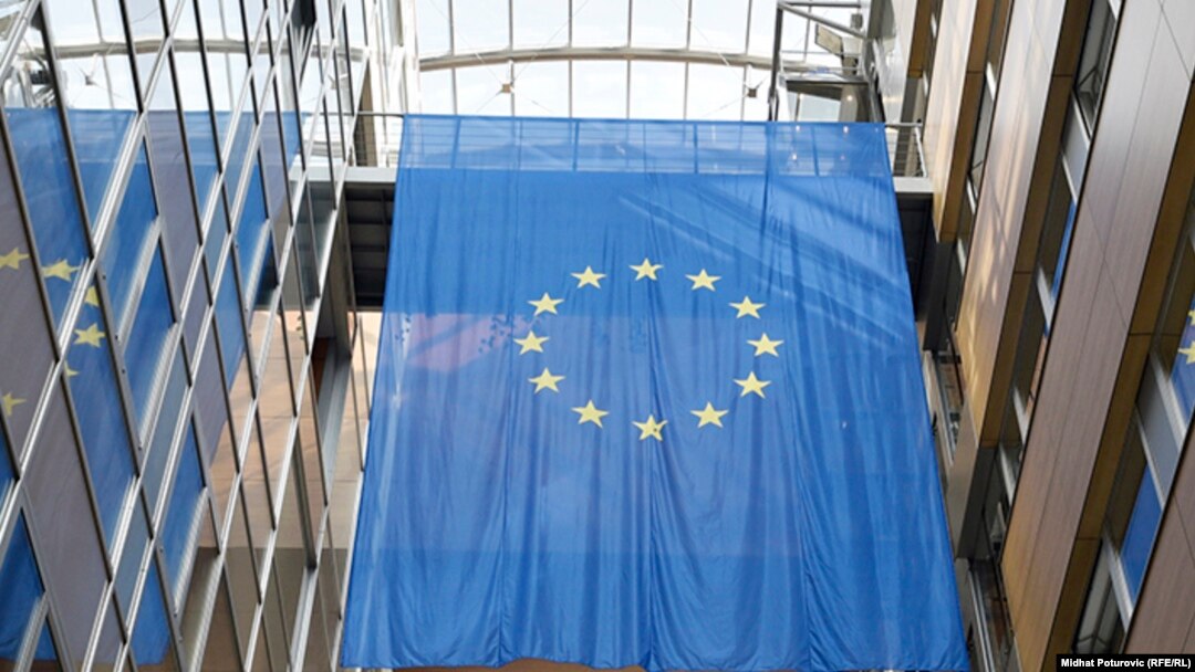 Zastava EU unutar zgrade Delegacije EU u Bosni i Hercegovini, u Sarajevu