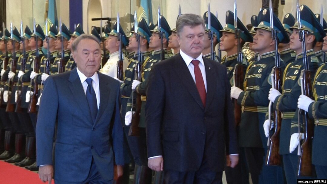 Президент Казахстану Назарбаєв та президент України Порошенко. Астана, Казахстан. 9 жовтня 2015 року
