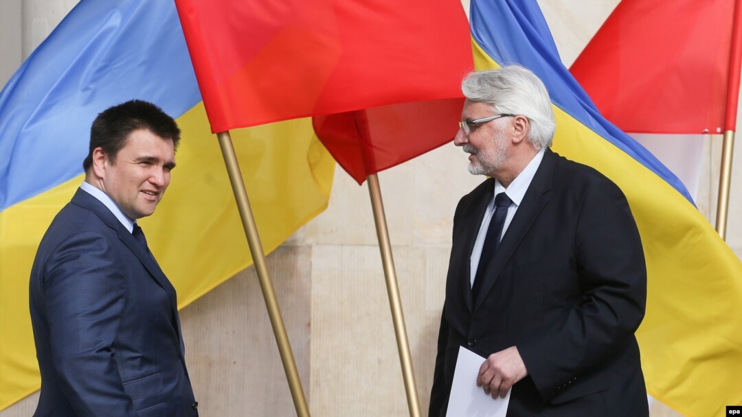 Вітольд Ващиковський (п) і міністр закордонних справ України Павло Клімкін (л) під час зустрічі у Варшаві, 15 березня 2017 року
