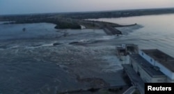 Витік води із Каховського водосховища через зруйновану дамбу. 6 червня 2023 року