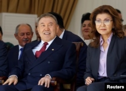 Президент Казахстана Нурсултан Назарбаев и его старшая дочь Дарига, Алматы, 1 мая 2016 года.