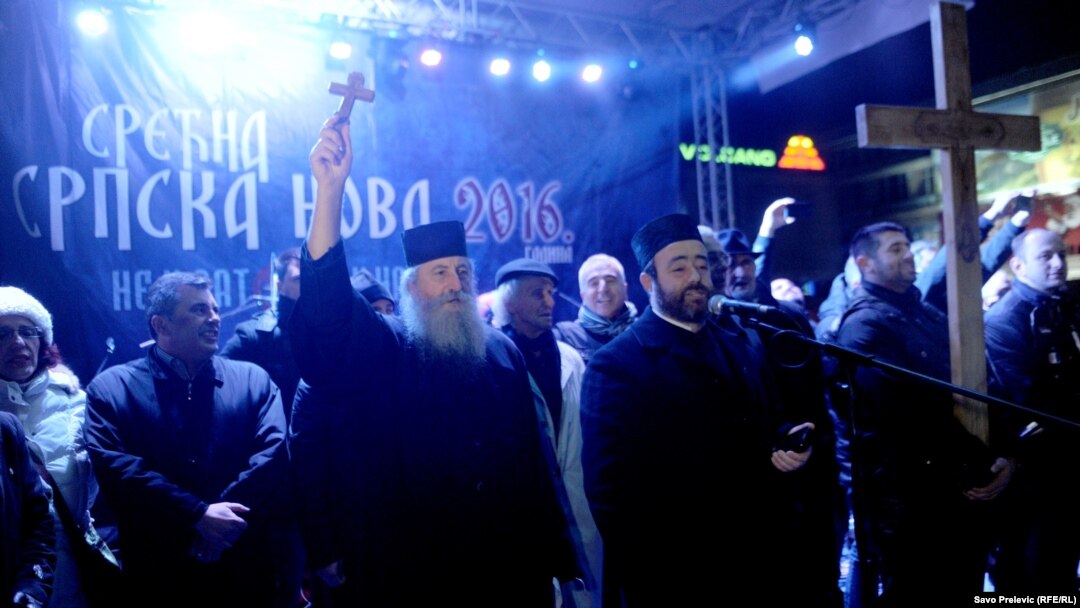 Jovan Plamenac (drži krst), foto: Savo Prelević