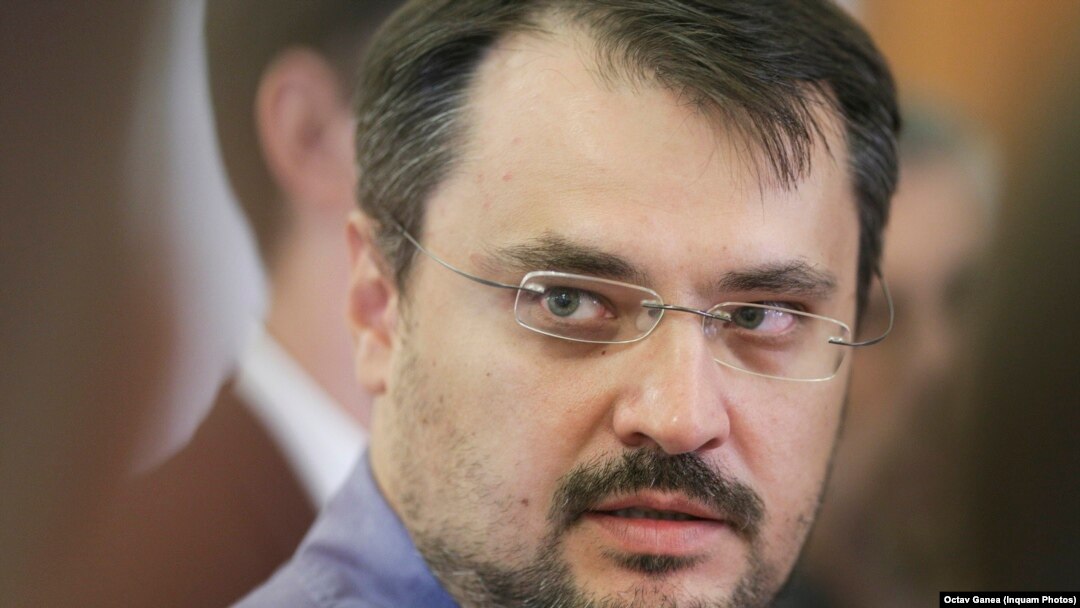 Cristian Ghinea (USR PLUS) și Vasile Dîncu (PSD) au fost colegi de guvern în Cabinetul Cioloș, în 2016. 