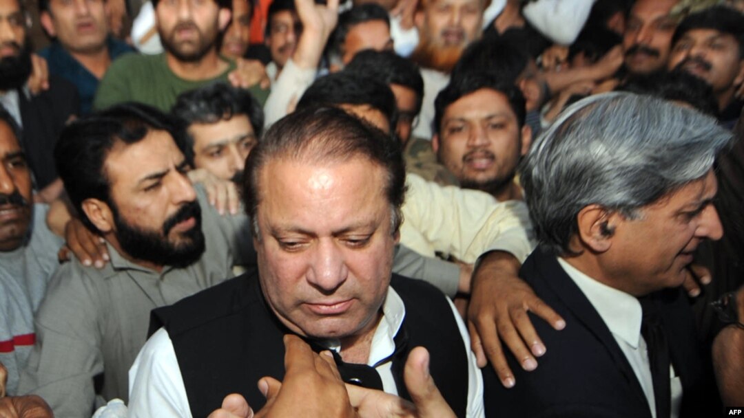 Nawaz Sharif's party looks set to control a majority of seats in the Pakistani parliament.