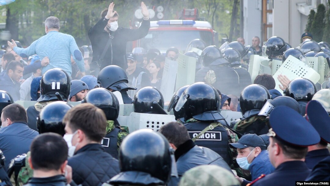 Протест проти режиму самоізоляції у столиці Північної Осетії. 20 квітня 2020 року