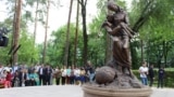 Алматыдағы саяси қуғын-сүргін құрбандарына қойылған ескерткіш. 