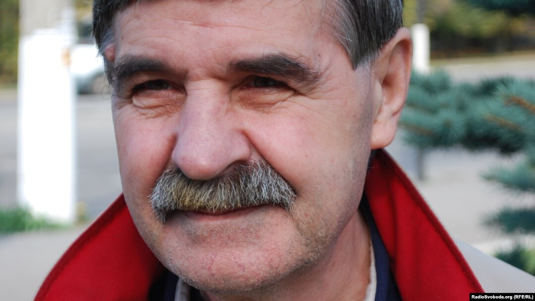 Василь Голобородько, поет-шістдесятник, родом із Луганщини. Автор багатьох поетичних збірок, лауреат Шевченківської премії, премій імені Василя Симоненка та Миколи Трублаїні