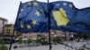 Zastava EU i Kosova u Prištini - Ilustrativna fotografija iz arhive.