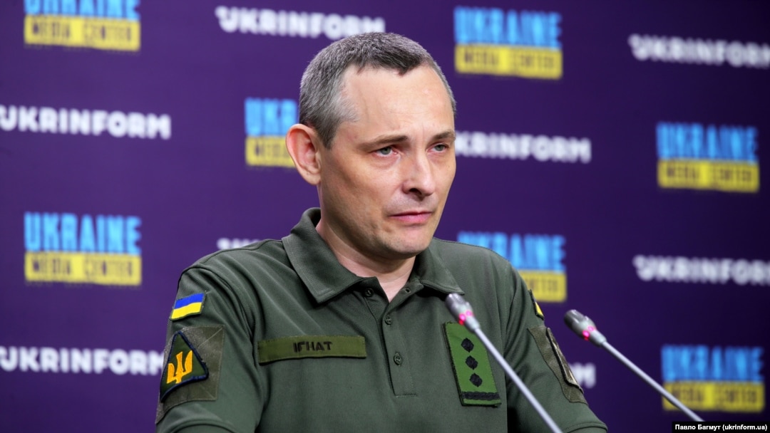 Ігнат пояснив, що українська авіація під час обстрілів працює за протоколом. Тому ще до атак літаки передислоковують на інші аеродроми