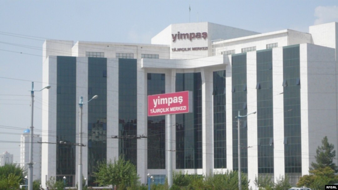 Бизнес-центр в Ашгабате. 28 августа 2009 года.