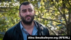 Тофік Абдулгазієв під час обшуку в його будинку, травень 2017 року