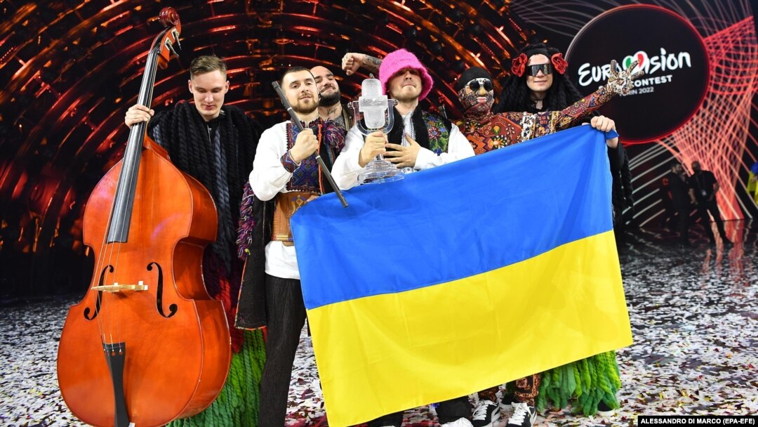 Kalush orkestar nakon osvajanja nagrade za najbolju pjesmu Evrope u Torinu 15. maja 2022.