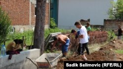 "Ovaj radni kamp se razlikuje od svih drugih", tvrdi Vladimir Jojić iz Leskovca.