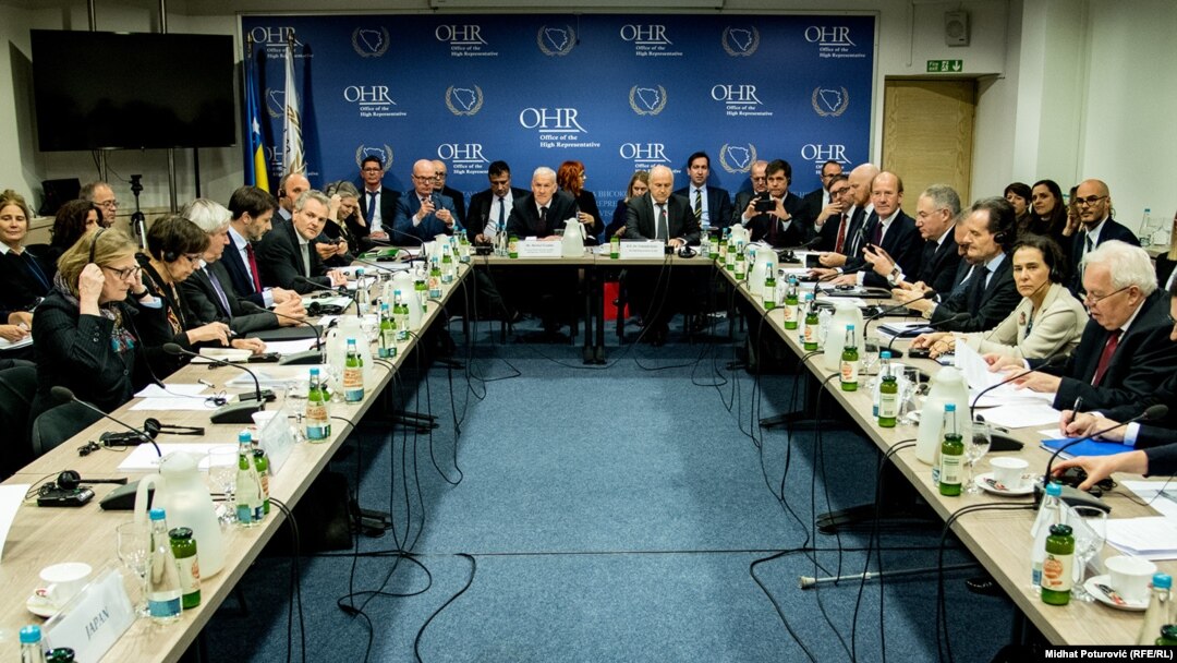 Jedan od sastanaka članova Vijeća za implementaciju mira u Sarajevu, arhivska fotografija