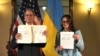 Міністр фінансів США Скотт Бессент і міністерка економіки України Юлія Свириденко під час підписання угоди ​​про створення Інвестиційного фонду відбудови США–Україна