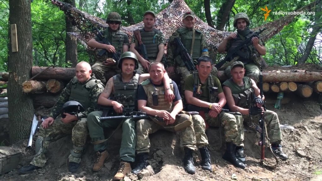 Вони починають, ми відбиваємо, і це знімає їхнє телебачення – бійці «Айдару» про ситуацію на передовій