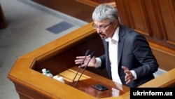 Тепер вже колишній народний депутат від «Слуги народу», міністр культури Олександр Ткаченко 