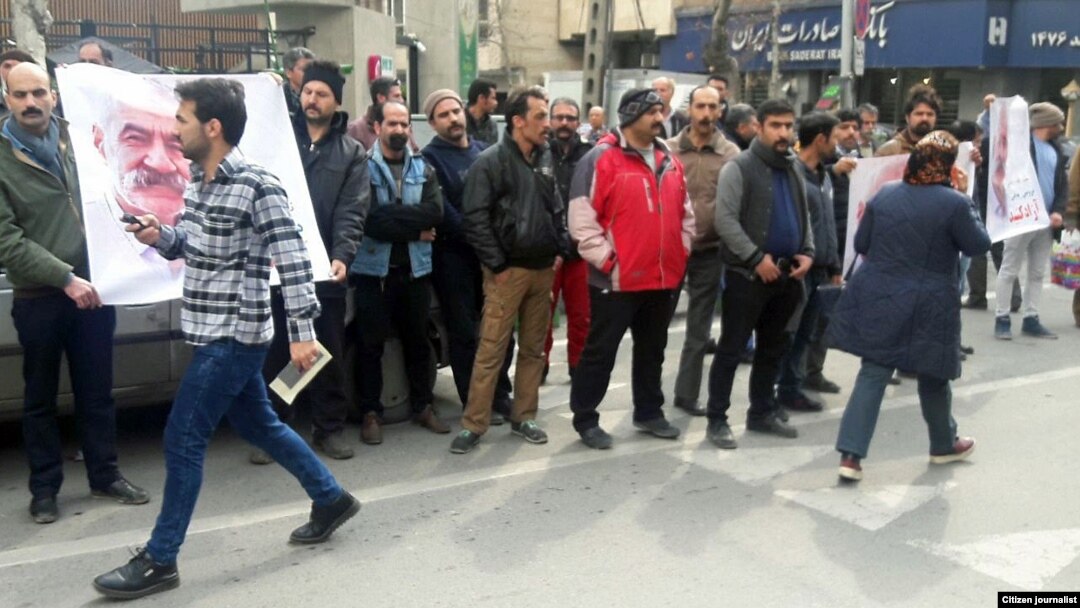 در جریان اعتراض‌ دراویش گنابادی صدها تن از آنها بازداشت شدند.