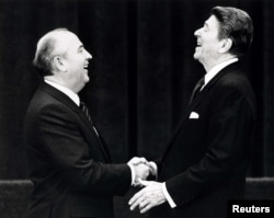 მიხეილ გორბაჩოვი და რონალდ რეიგანი. 1985 წ.