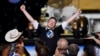  Vlasnik SpaceKs-a Elon Musk slavi nakon lansiranja rakete SpaceK. Kejp Kanavrel, Florida, maj 2020. 