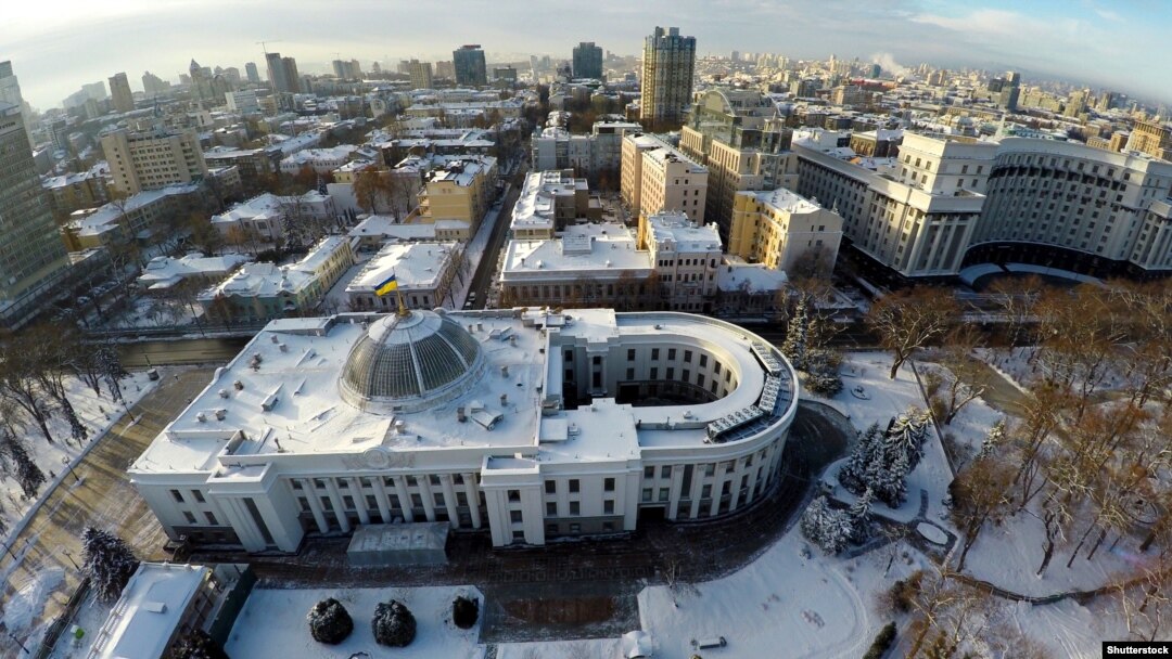 Будівлі Верховної Ради і Кабінету міністрів України із висоти пташиного польоту в зимовий період