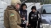 Авторки циклу розслідувань Валерія Єгошина та Кіра Толстякова під час зйомок на деокупованій Харківщині, вересень 2022 року