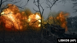 Украинская артиллерия наносит огневое поражение российским войскам под Бахмутом