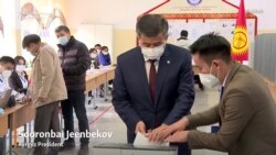 Kyrgyz Voters Line Up Outside Polling Stations