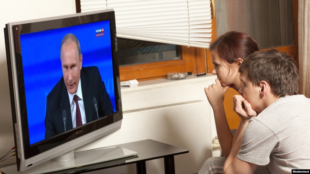 Після вторгнення в Україну Кремль посилив інформаційну пропаганду. Усі основні незалежні ЗМІ у РФ були закриті або призупинили свою діяльність