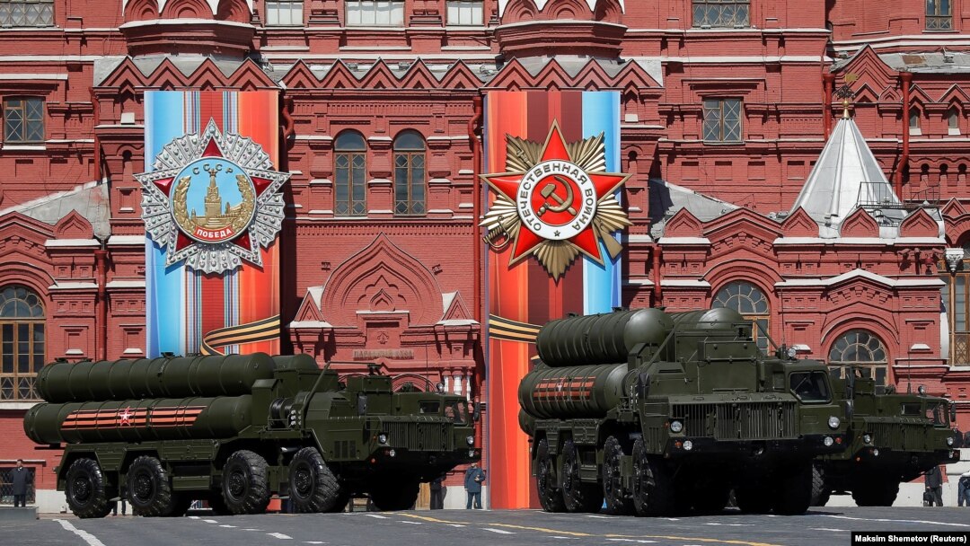 Військова техніка (комплекси С-400) на Красній площі в Москві, архівне фото, 2017 рік