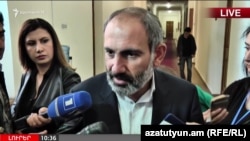 Նիկոլ Փաշինյանը զրուցում է լրագրողների հետ, Երևան, 30-ը ապրիլի, 2018թ․