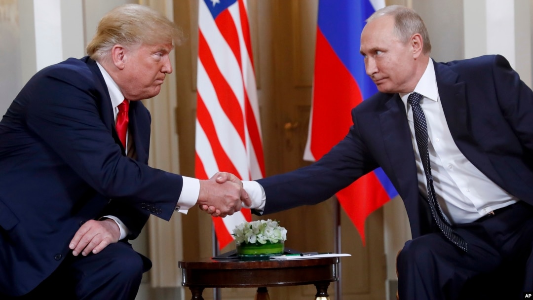 Фото від 16 липня 2018 року. Президент США Дональд Трамп і очільник Росії Володимир Путін 