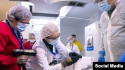 Fiecare merge pe cont propriu la vaccinare