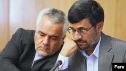 محمود احمدی نژاد، رییس جمهور ایران (راست) همراه با محمدرضا رحیمی، معاون اول