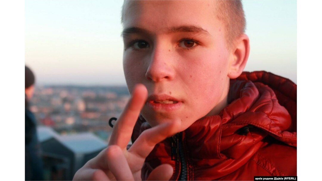 Данило Дідік (27 квітня 1999 року - 23 лютого 2015 року) П’ятнадцятирічний учасник акції до річниці перемоги Революції гідності, який загинув внаслідок теракту
