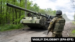 Українська самохідна гармата 2С7 «Піон» в Харківській області, 17 травня 2022 року
