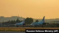 Російські бомбардувальники Ту-22М3 на російській авіабазі Хмеймім на заході Сирії, архівне фото, 2021 рік