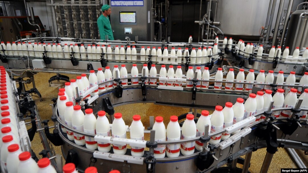 The measure will cover foodstuffs such as meat, sausages, dairy products, vegetables, fruit, and salt. (file photo)