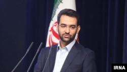 آذریجهرمی حذف پستهای مربوط به سلیمانی از اینستاگرام را «بیآبرویی» خوانده است