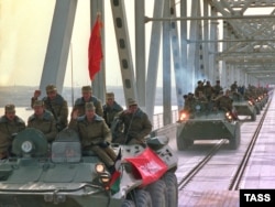 Виведення військ СРСР з Афганістану. Термез, Узбекистан, 8 лютого 1989 року. «Війна в Афганістані вимотала СРСР, а війна в Україні вимотає Росію», каже Сергій Куніцин